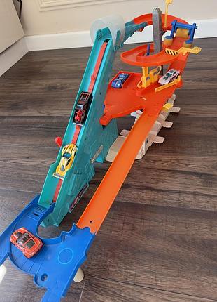 Трек- гараж hot wheels ідеальний стан