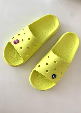 Оригінальні яскраві крокси “crocs” з декоративними елементами