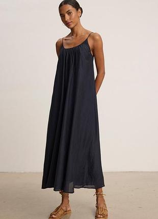 Сарафан bellambia made in italy silk blend tiered maxi dress (в черном цвете).