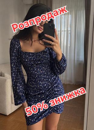 Темно-синя сукня prettylittlething з квітковим принтом та довгими рукавами, розмір xs
