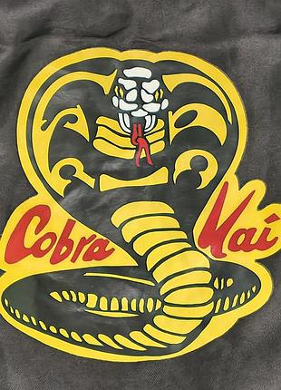 Cobra кai - чорний карнавальний , ігровий костюм - з емблемою змії та тематичними наклейками - ріст - 160 см