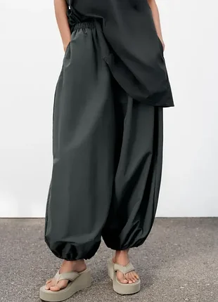 Нейлоновые брюки-бомбери от zara