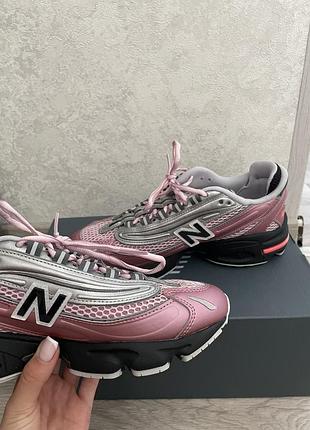 Кросівки жіночі new balance 💗 сріблясто-рожеві, розмір 38–38,5. одягалися 1 раз, стан чудовий. продаємо, бо не підійшов розмір. майже нові ✨