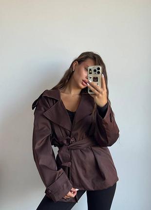 Трендовый укороченный тренч в базовых цветах