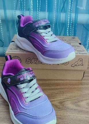 Детские кроссовки для девички skechers sola.цвет розовый/ серый с подсветкой.стан идеален,видно на фото.размер 31 стелька 19.5см