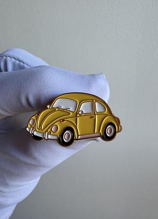 Пін значок металевий брошка машина жовтий фольксваген volkswagen beetle жук — ретро автомобіль