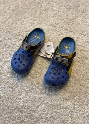 Крокси crocs x minion