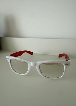 Солнцезащитные очки ray-ban wayfarer, белые с красными дужками, в идеальном состоянии, в чехле armani