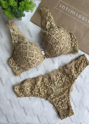 Комплект від італійського бренду intimissimi