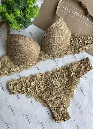 Комплект від італійського бренду intimissimi