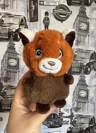 М'яка іграшка — червона панда з колекції adoptable world від еко-бренду keel toys.