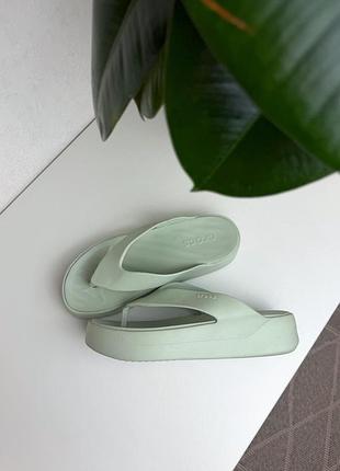 Жіночі тапки crocs