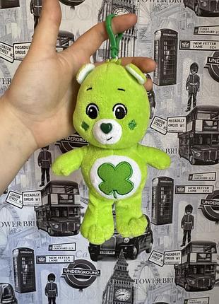М'яку іграшку-брелок good luck bear (ведмедик на удачу) із популярної франшизи care bears (дбайливі ведмедики).