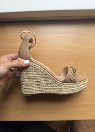 Продам босоніжки , бренд guess, 37 розмір, вдягнені 2 раз