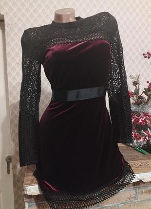 Сукня бархатиста з мереживом ошатна