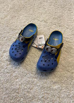 Crocs x minion 8