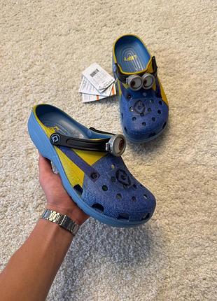 Crocs x minion