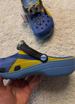 Crocs x minion 7