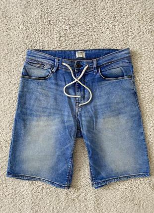 Чоловічі джинсові шорти pull&bear