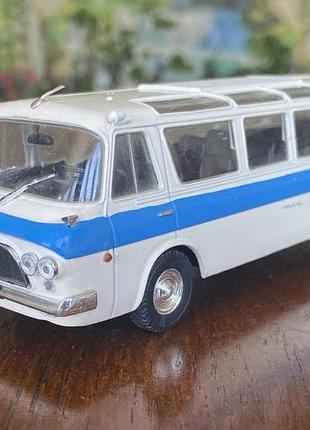 Модель автомобіля зіл-118 юність 1:43 deagostini