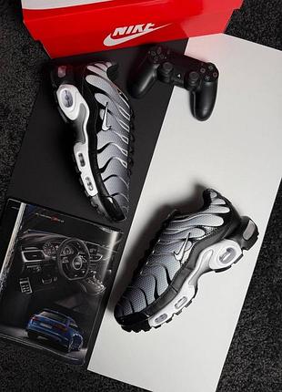 Чоловічі кросівки nike air max plus grey black white