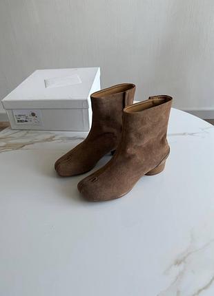Женские бежевые коричневые ботинки демисезон таби maison margiela