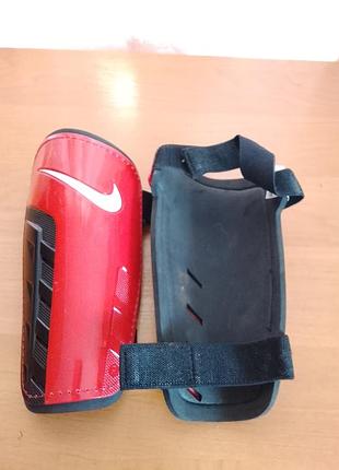 Оригінальні футбольні щитки nike (розмір m, на зріст 160-170 см)