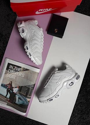 Жіночі кросівки nike air max plus white