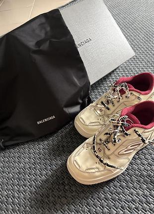 Оригінальні кросівки balenciaga hamptons medium worn-out sneaker in off white/red