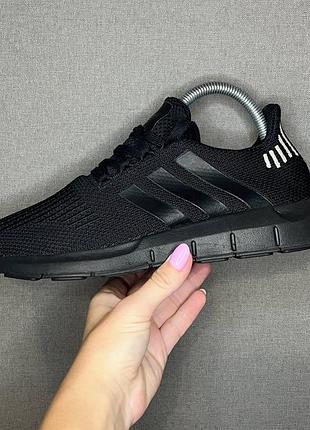 Кросівки adidas 40 р