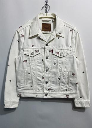 Levi’s premium джинсовая куртка с вышивками цветов размер xs/s