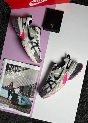 Жіночі кросівки nike v2k run white holographic pink