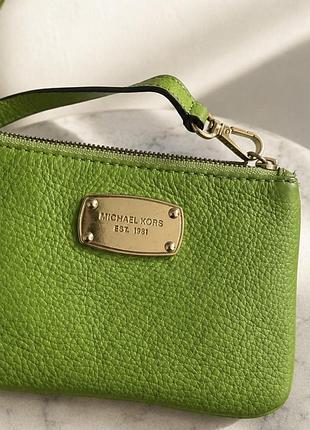 Michael kors — компактна шкіряна сумка-кросбоді