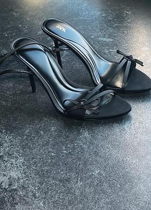 Босоніжки чорні zara