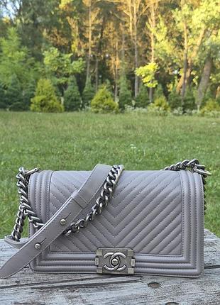 Стильная серая сумка в стиле chanel boy (натуральная кожа)