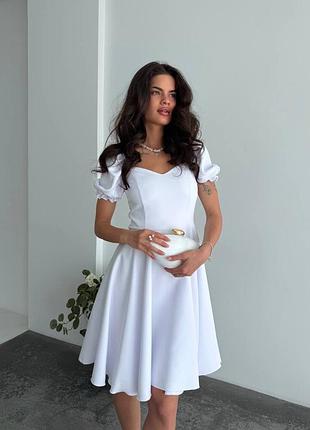 Жіноча біла коротка сукня костюмка