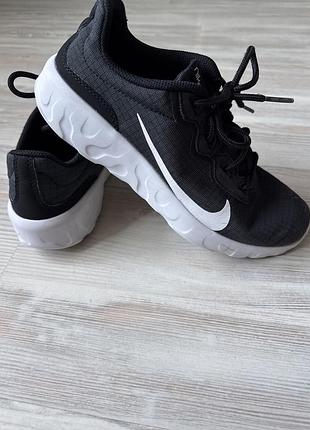 Nike кросівки 40 розмір (255 мм).