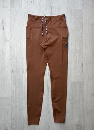 Жіночі спортивні легінси nike trail (dm7575-215) бежеві розмір s