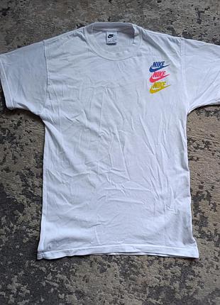 Белая футболка nike sportswear multi swoosh xs оригинал найк трипл лого с нюансом