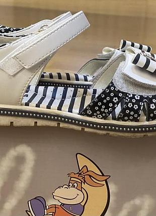 Босоніжки на дівчинку р 31 ціна 250 грн