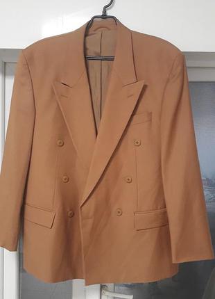 Paolo negrato
 classic 
44/xxl/52
классический мужской двубортный блейзер в коричнево карамельном оттенке
идеальное состояние ( состояние нового)