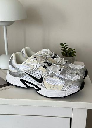 Nike v5 rnr white metallic beige