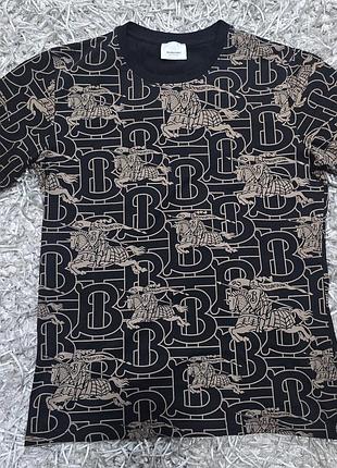 Шикарна футболка burberry 
розмір м.