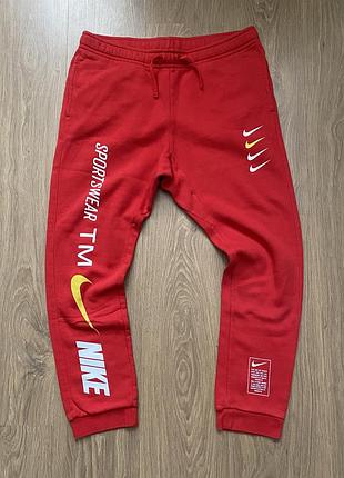 Яскраві червоні спортивні штани / джогери nike sportswear