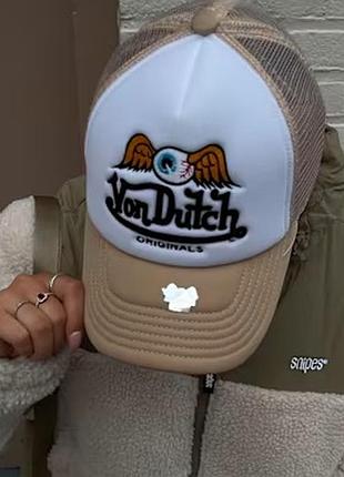 Унісекс кепка  бежево-біла бейсболка-тракер von dutch baker trucker cap (модель з фірмовим логотипом «flying eyeball»