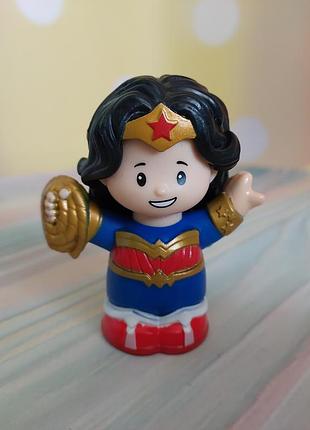 Фигурка чудо-женщины (wonder woman) из серии fisher-price little people dc super friends