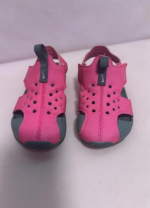 Дитячі сандалії nike sunray protect 2 (у забарвленні hyper pink/smoke grey)