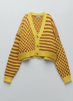 Яркий укороченный кардиган zara в шахматную клетку и полоску
