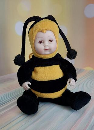 Коллекционная кукла anne geddes в костюме пчелки