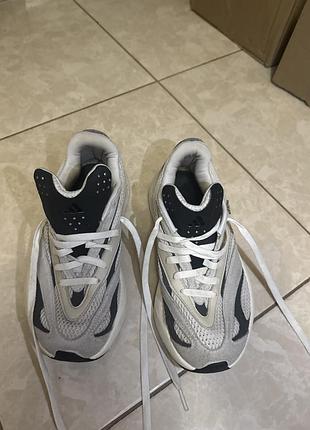 Кросівки в хорошому стані👟.  розмір:36 2/3  одягалися до 10 разів.  зручні, легкі, стильні та оригінальні.